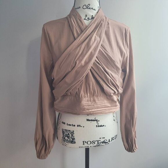 Future Collective Reese Blutstein medium blouse beige structured wrap top - Picture 3 of 13